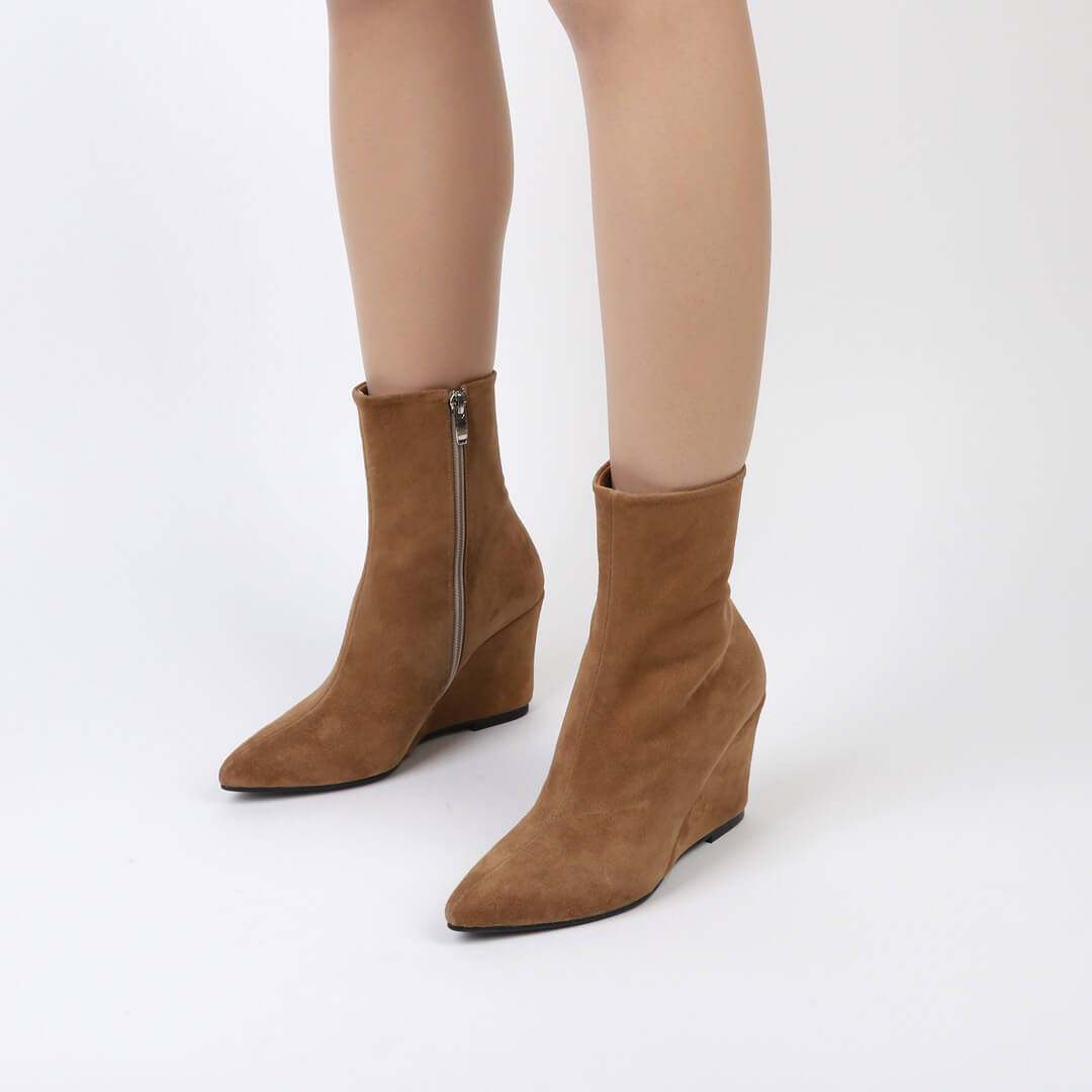 LAGOA - point toe ankle boot