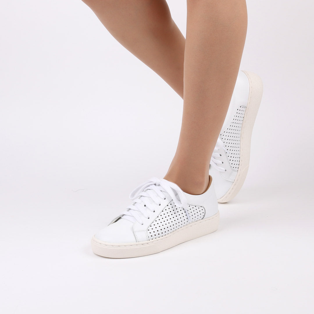 READY OR NOT - white sneakers