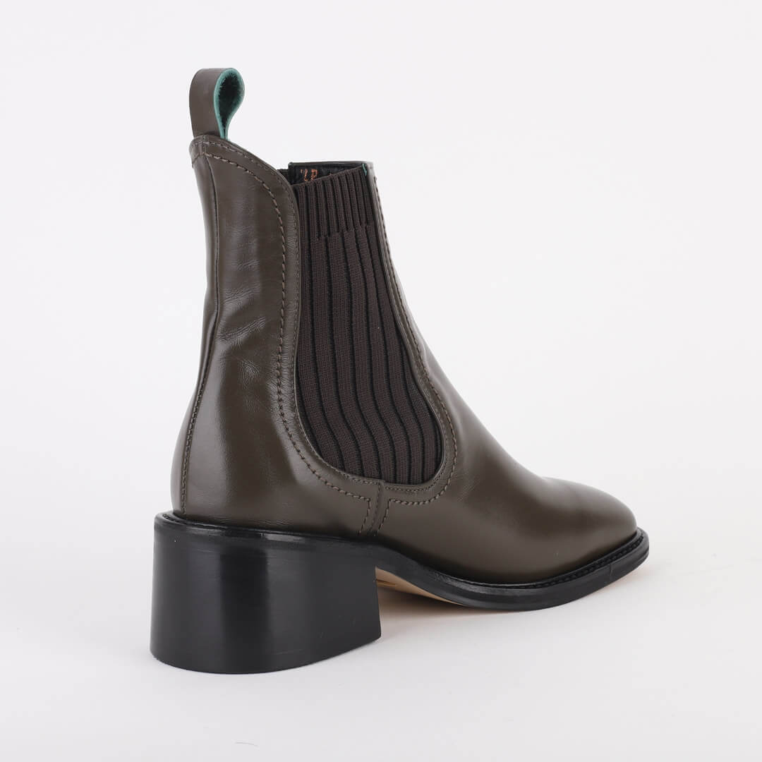 ACRA - chelsea boots