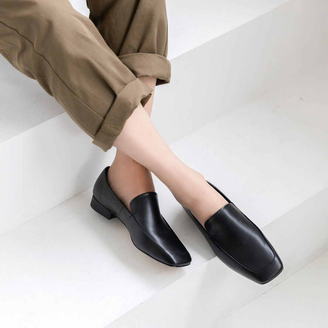 SANDARA - leather loafers