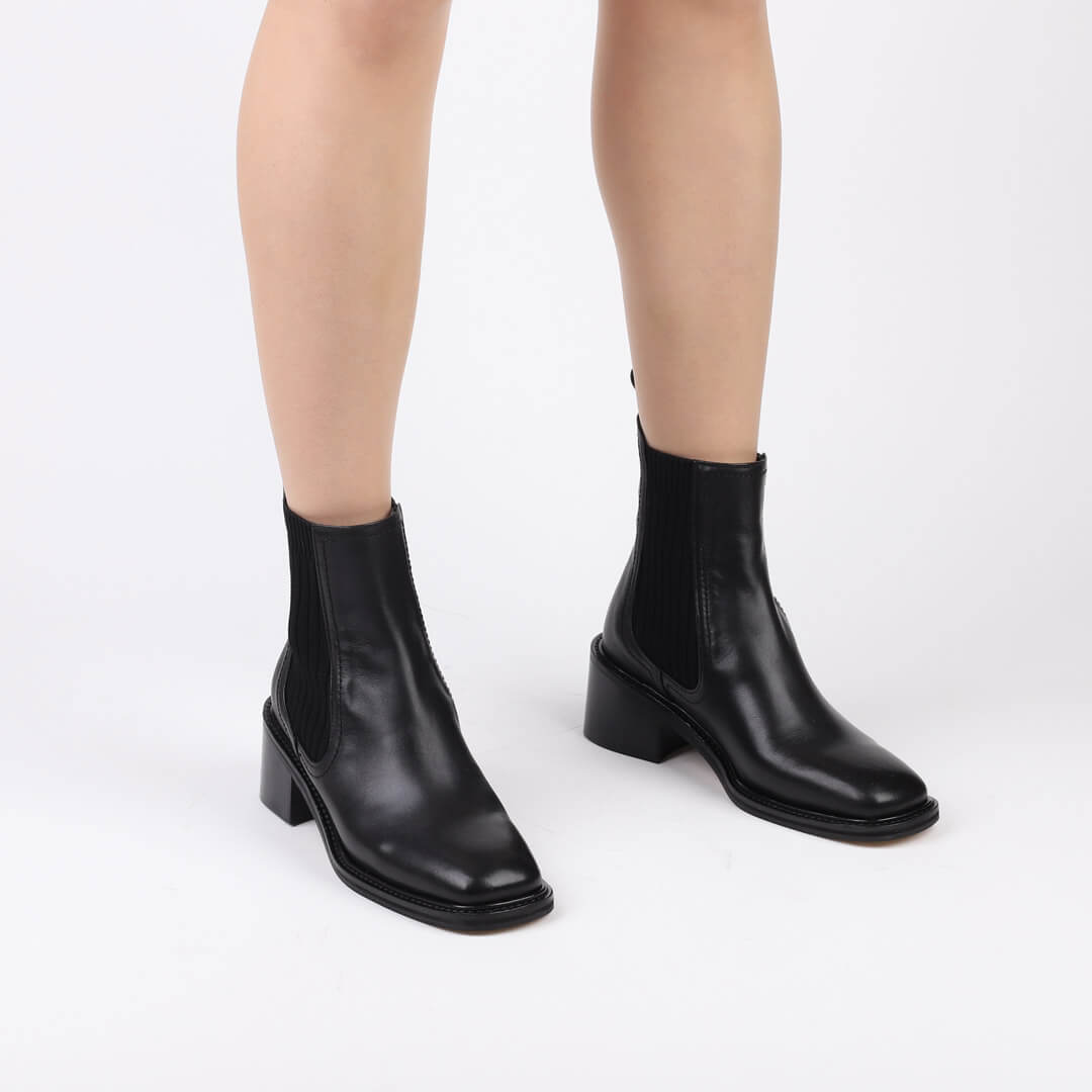 ACRA - chelsea boots