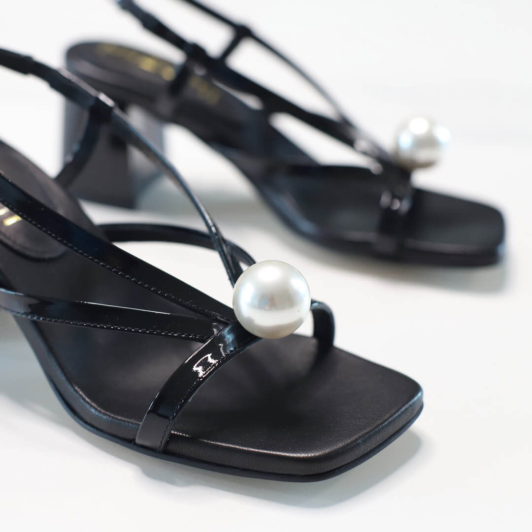 ORI - pearl black patent sandals