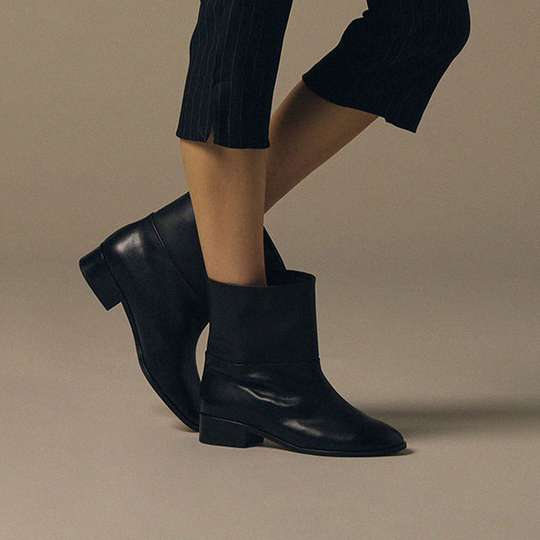 PAZ - wide leg ankle boot