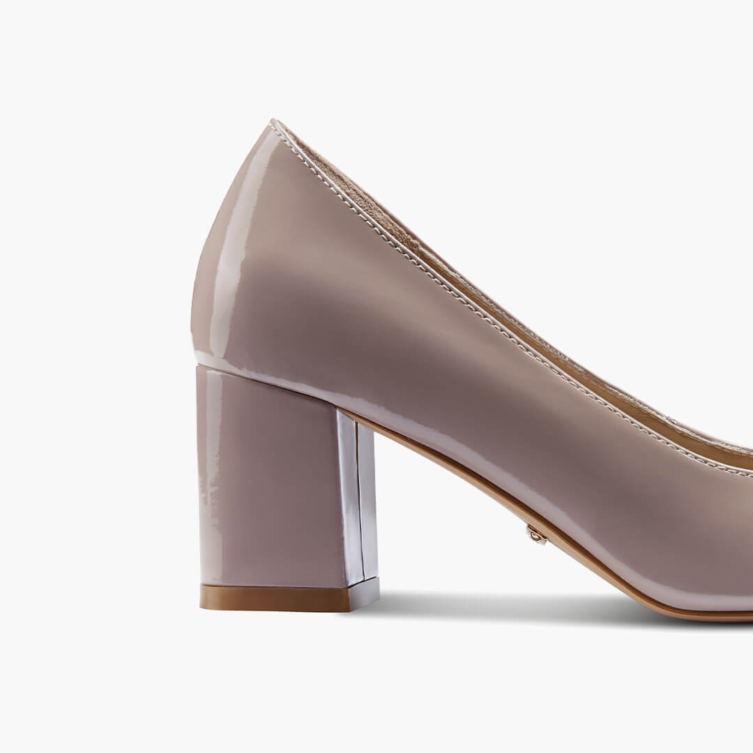 *FIONA - beige patent chunky heel pump