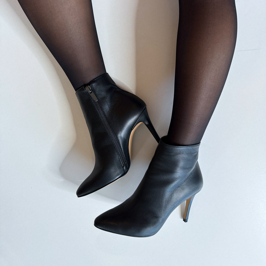 OSCAR - leather ankle bootie