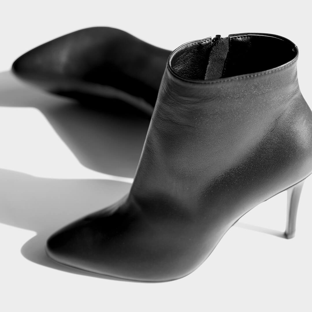 OSCAR - leather ankle bootie