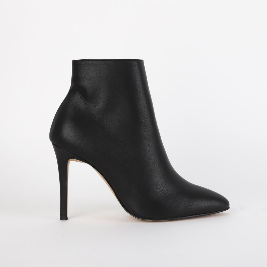 OSCAR - leather ankle bootie