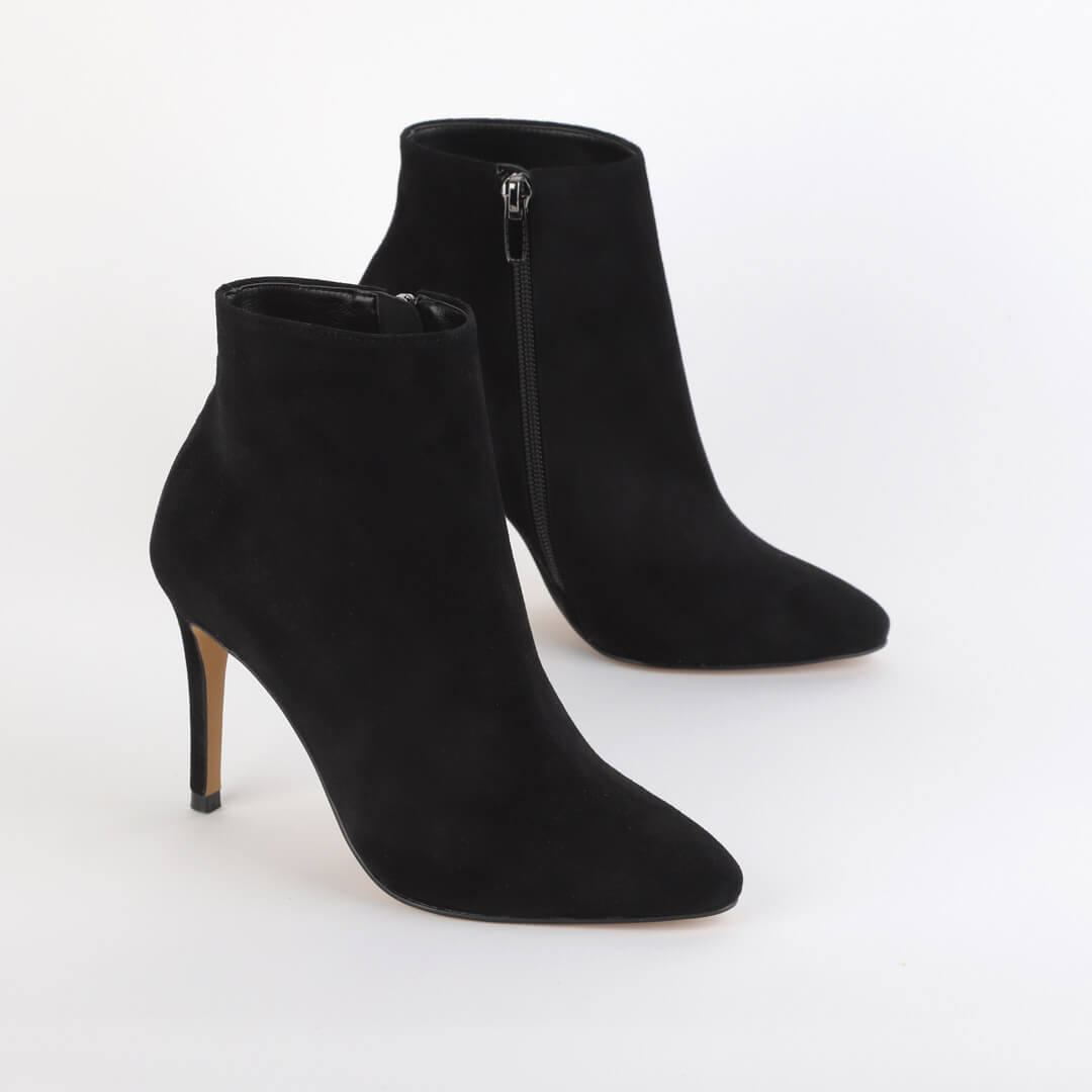 OSCAR - suede ankle bootie