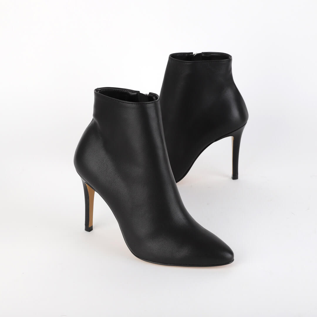 OSCAR - leather ankle bootie