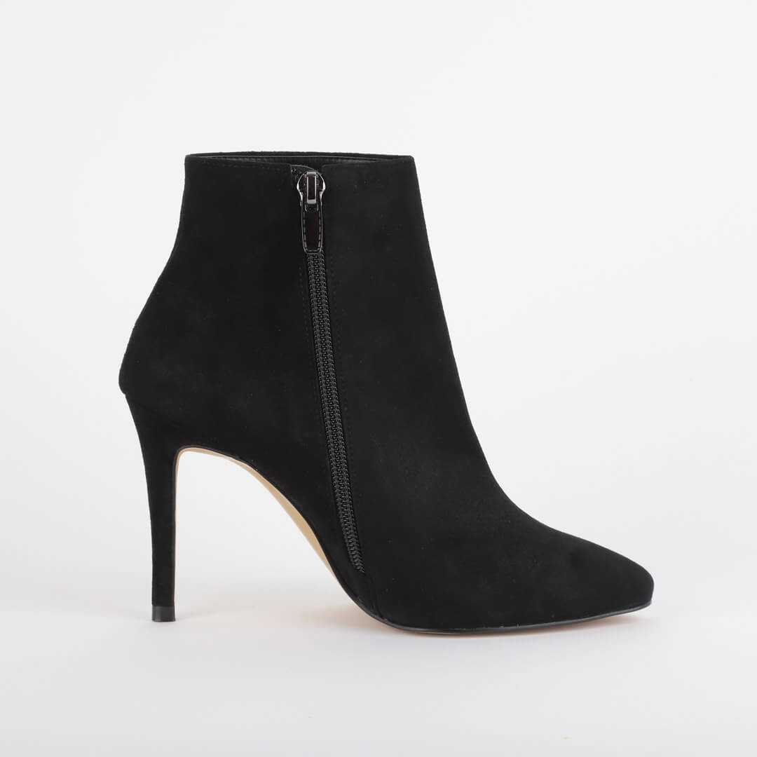 OSCAR - suede ankle bootie